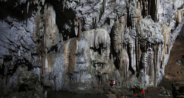 Nhũ đá trong Hang Phượng Hoàng Thái Nguyên