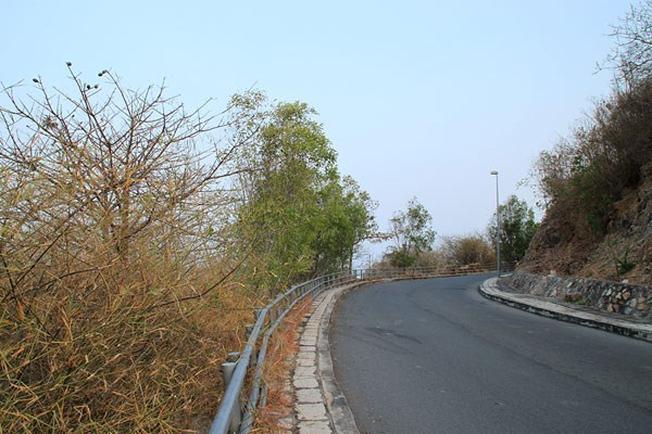 Con đường thơ mộng để lên đến ngọn hải đăng (Ảnh
sưu tầm)